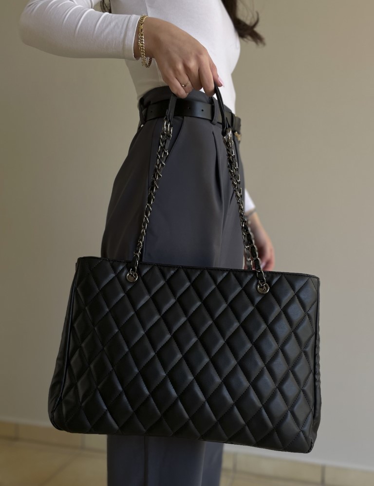 Γυναικεία μαύρη καπιτονέ τσάντα ώμου με αλυσίδα CK59663 φωτογραφία